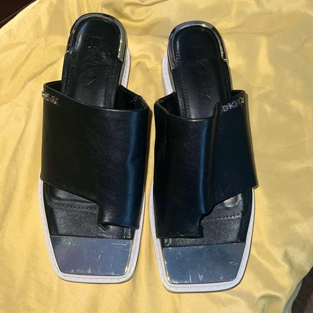 DKNY Platform Sandle. Size 8.5.